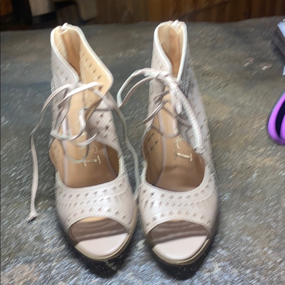 Wedge - Picture 2 of 3